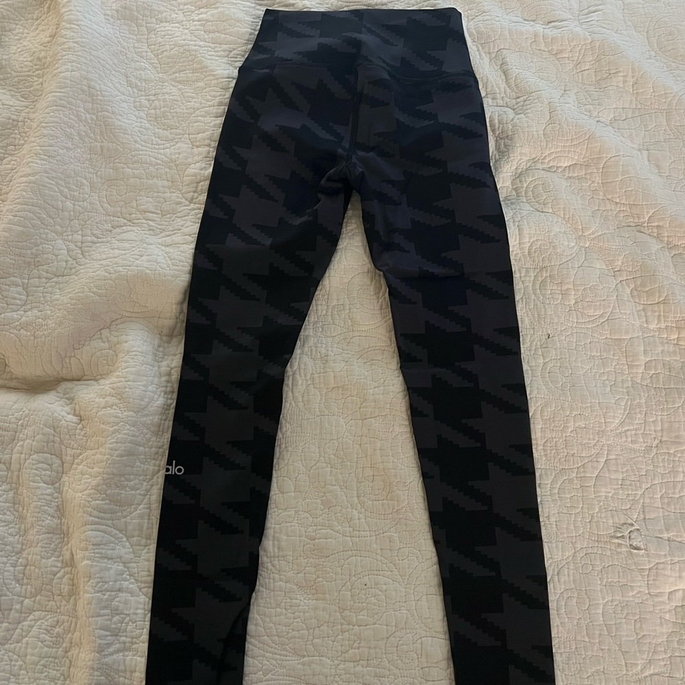 Alo Yoga Airbrush Legging - Picture 3 of 3